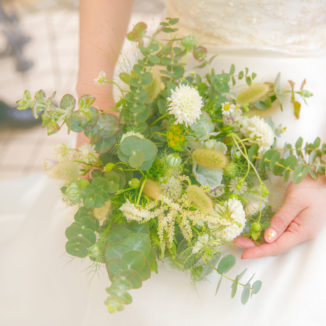 【プレ花嫁様必見】ウエディングドレスに似合うブーケアレンジ