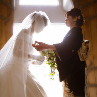 【挙式の前に知っておきたい】絆が深まる感動のベールダウンセレモニー